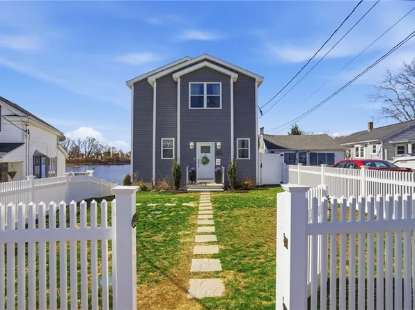 86 Ocean View Ave, Swansea, MA 02777