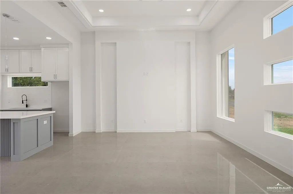 3 bed, 3.5 bath, 1735 sqft, $2,300 — Photo 2