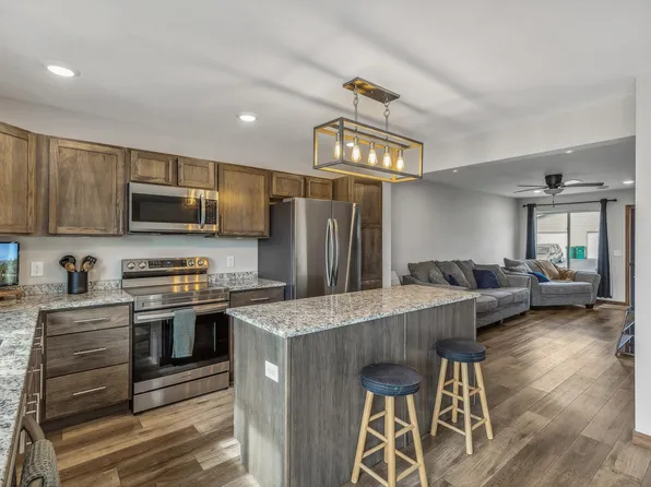 412 Sierra Pl, Roberts, WI 54023