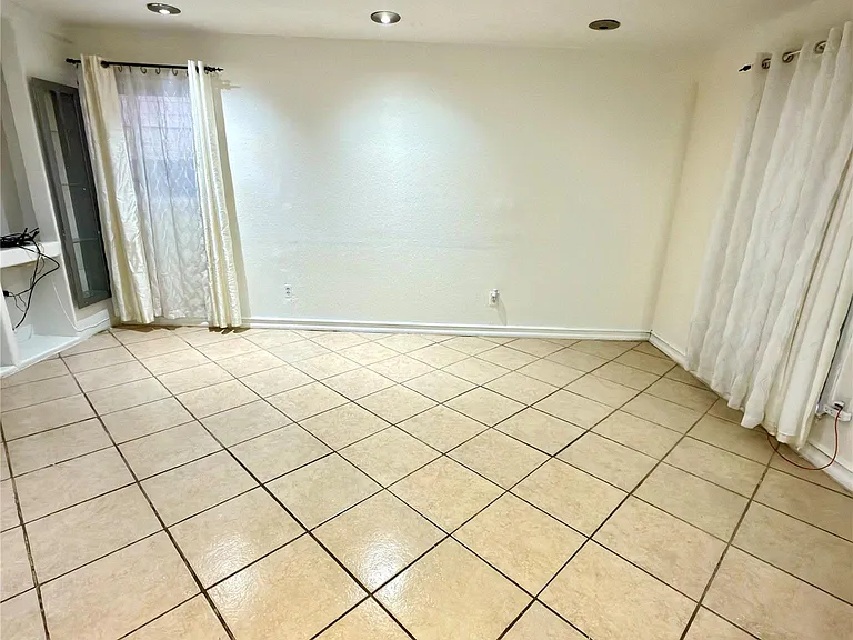 6406 Tall Willow Dr — Photo 8
