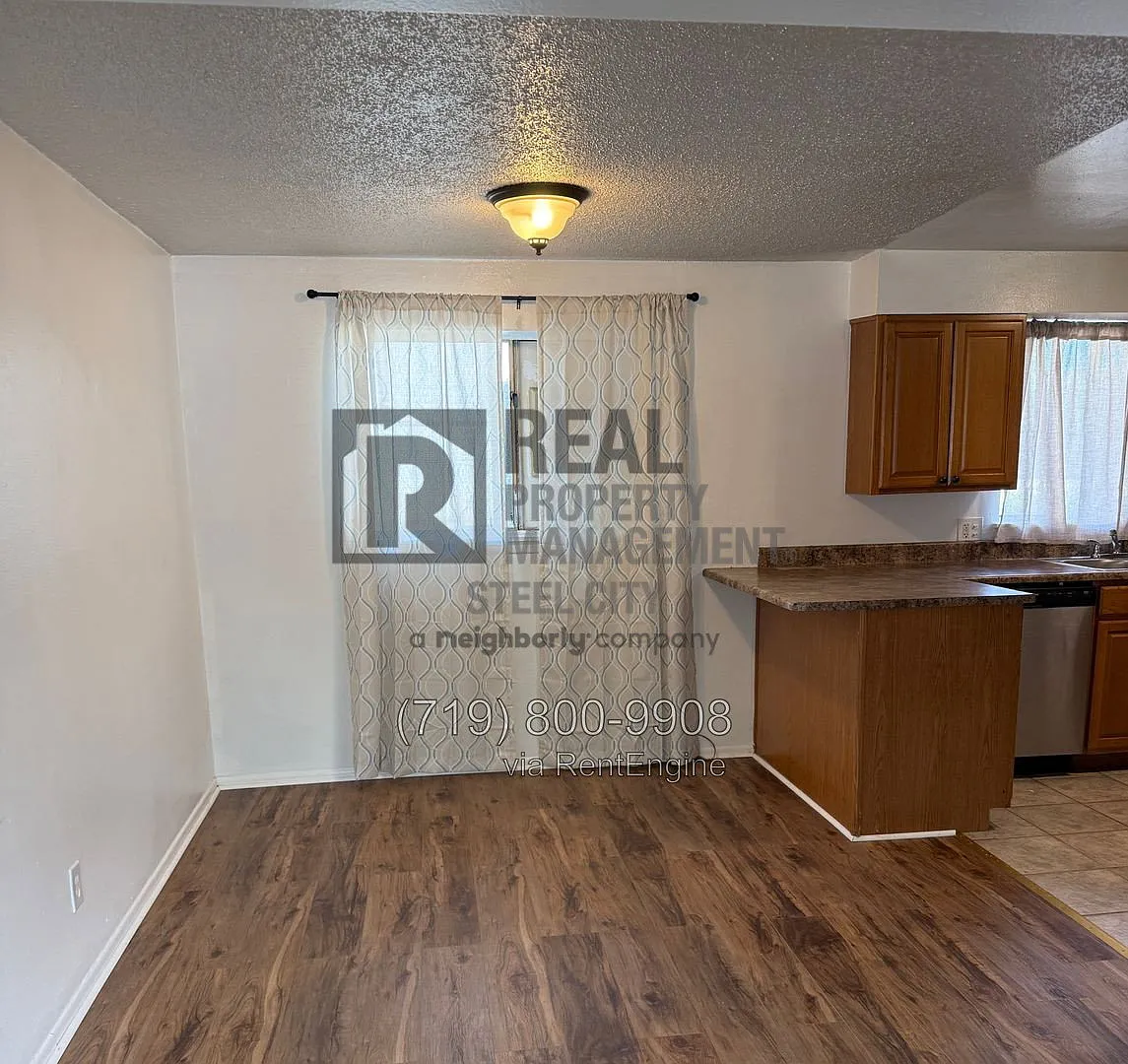 2 bed, 1.0 bath, 890 sqft, $875 — Photo 3