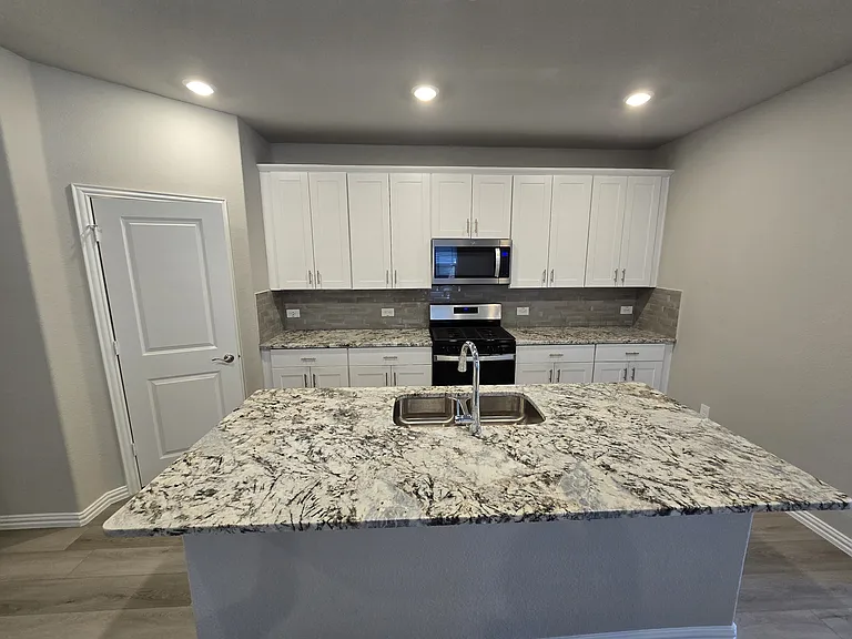 2223 Cliff Springs Dr — Photo 7