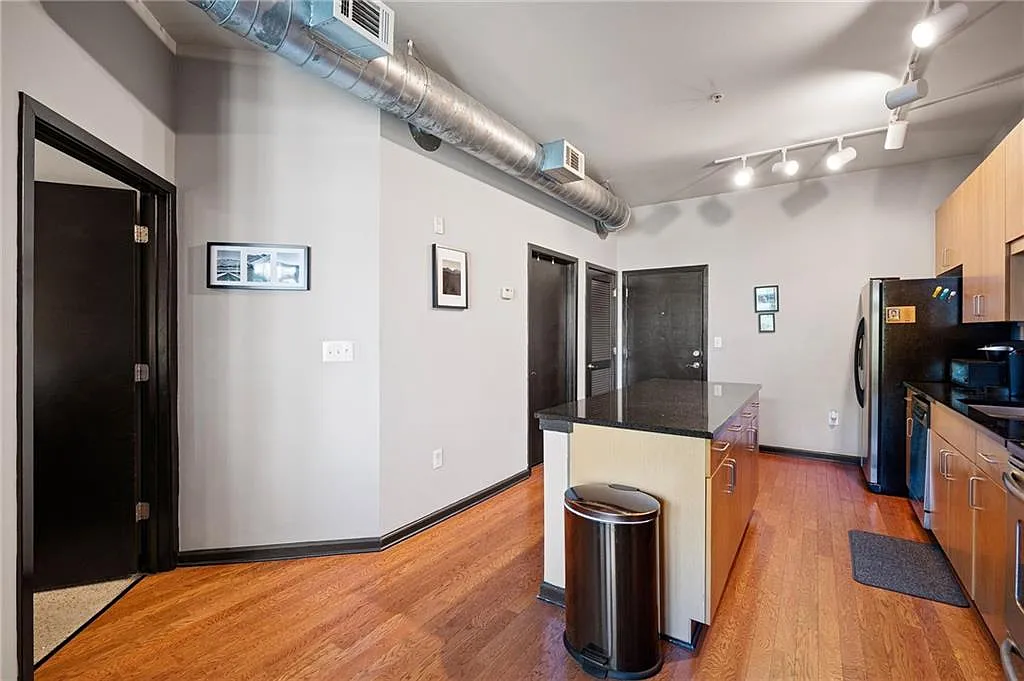 Building Photo - 5300 Peachtree Rd #2502