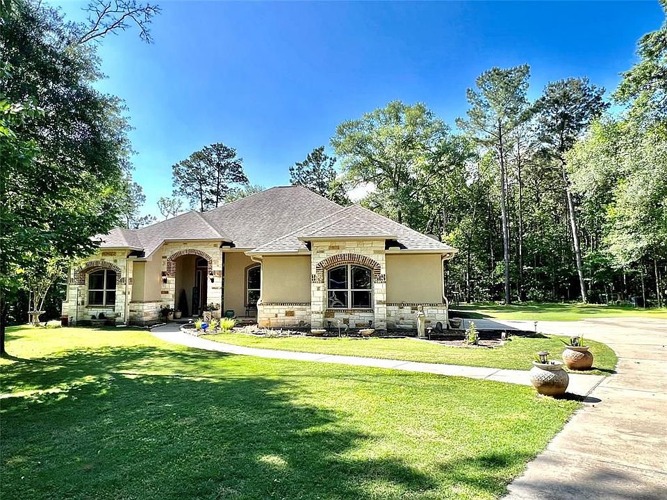 1st image of 10 Twin Forks Ln