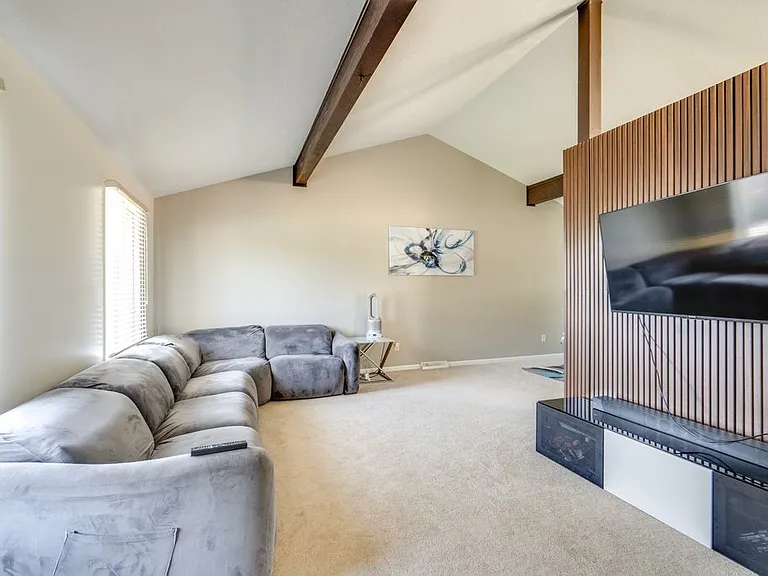 7708 Delaware Dr — Photo 6