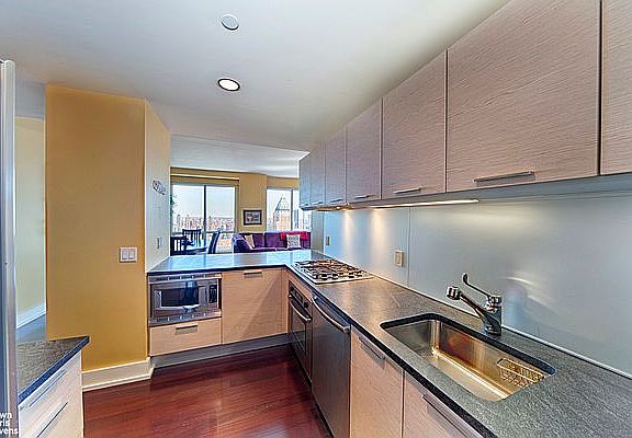 4th image of 350 W 42nd St APT 60D
