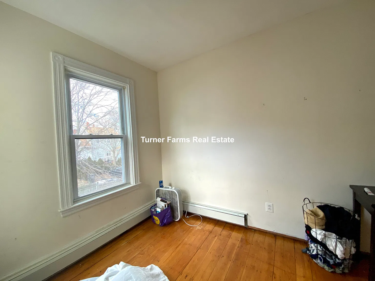 4 bed, 1.5 bath, 9999 sqft, $3,000 — Photo 3