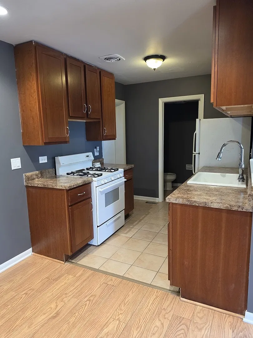 2 bed, 1.5 bath, 1012 sqft, $2,100 — Photo 4