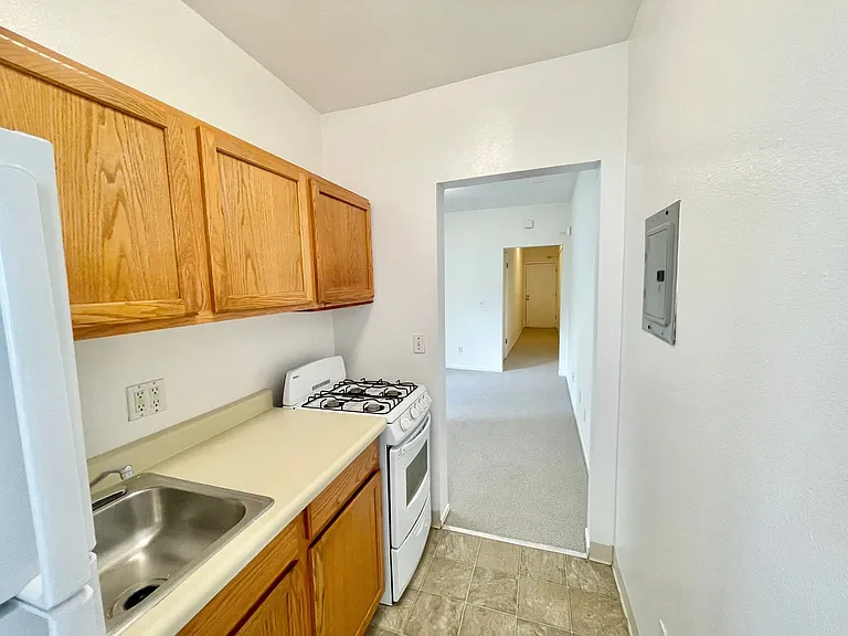 582 Grove St #2 — Photo 6