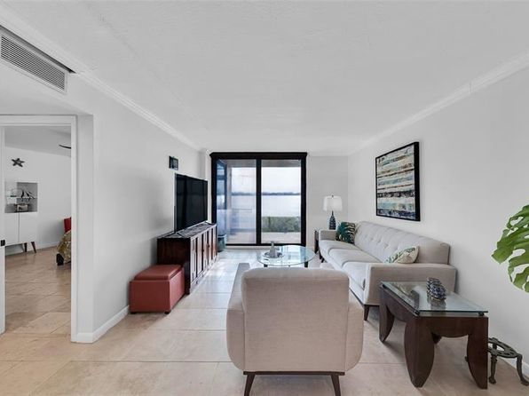 111 Lake Emerald Dr APT 105