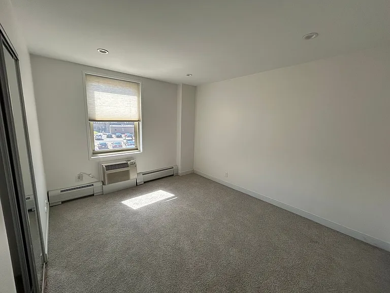 10 Camelot Ct #4L — Photo 8