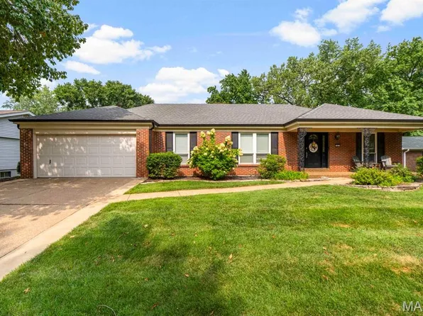 107 Lea Meadows Dr, Ballwin, MO 63011