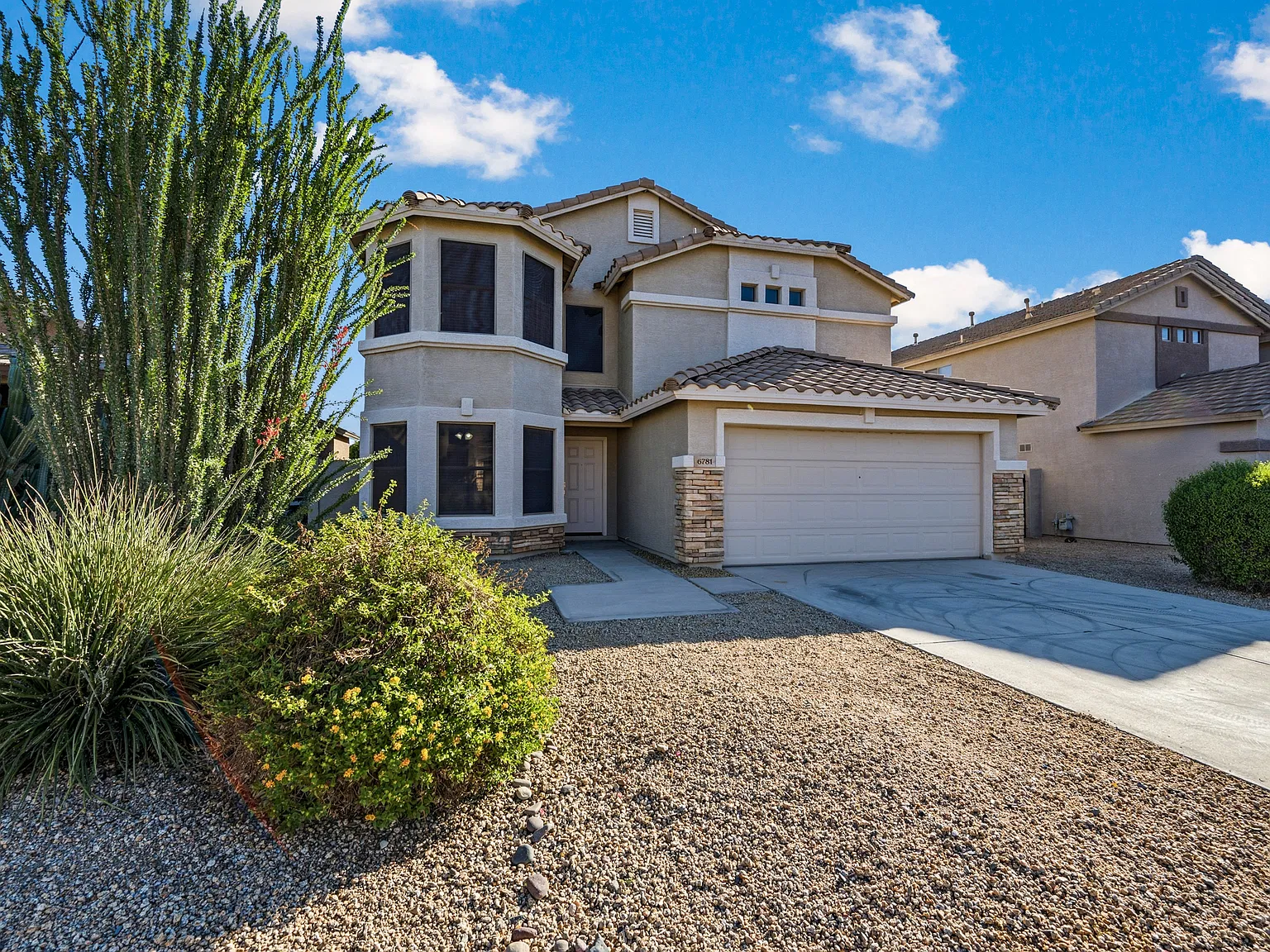 4 bed, 2556 sqft, $2,695 — Photo 2