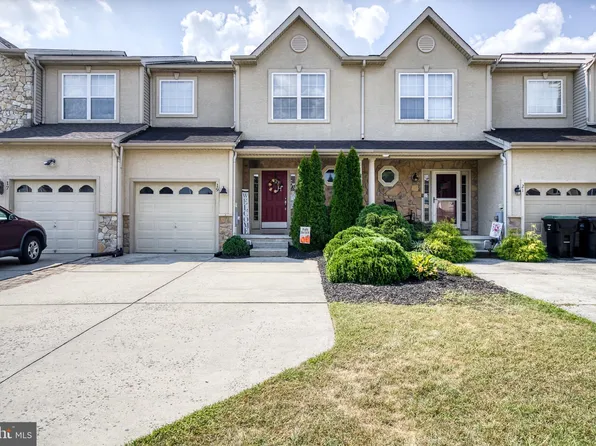 19 Zion Dr, Berlin, NJ 08009