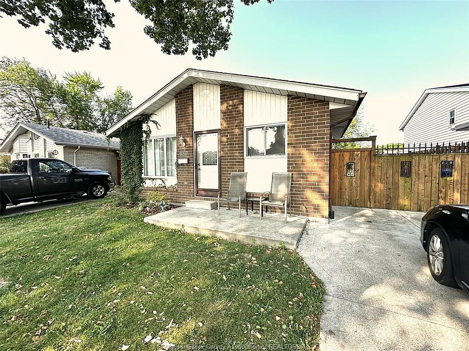 1st image of 3217 Aurora Dr