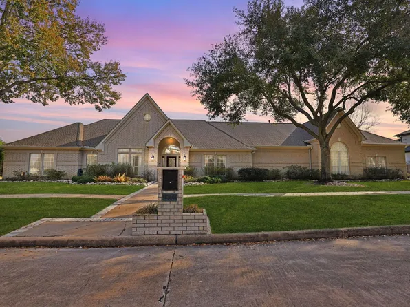 16001 Kevindale Ct, Houston, TX 77040