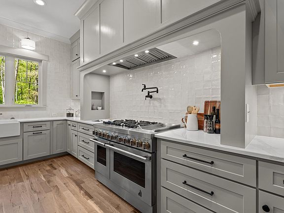 3rd image of 330 Hidden Lake Dr