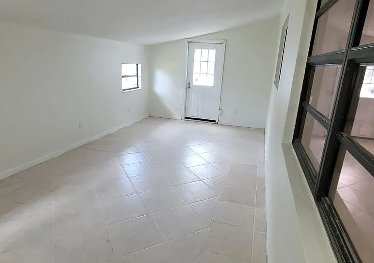 329 W Arlington St — Photo 6