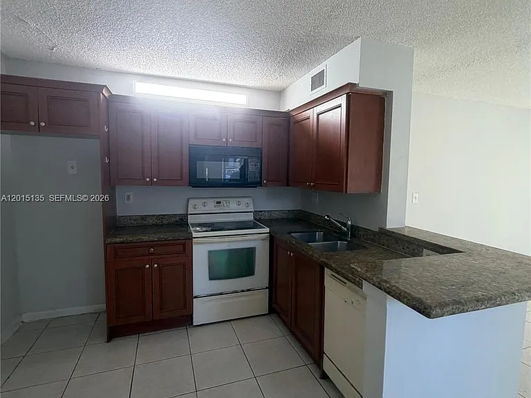 11472 NW 42nd St #11472 — Photo 1