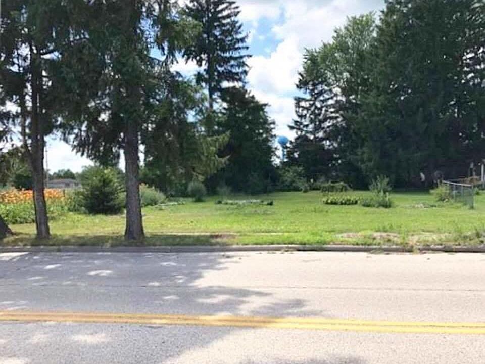 2nd image of W204N17011 Jackson Dr