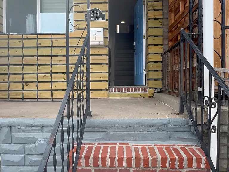 204 Grundy St — Photo 2