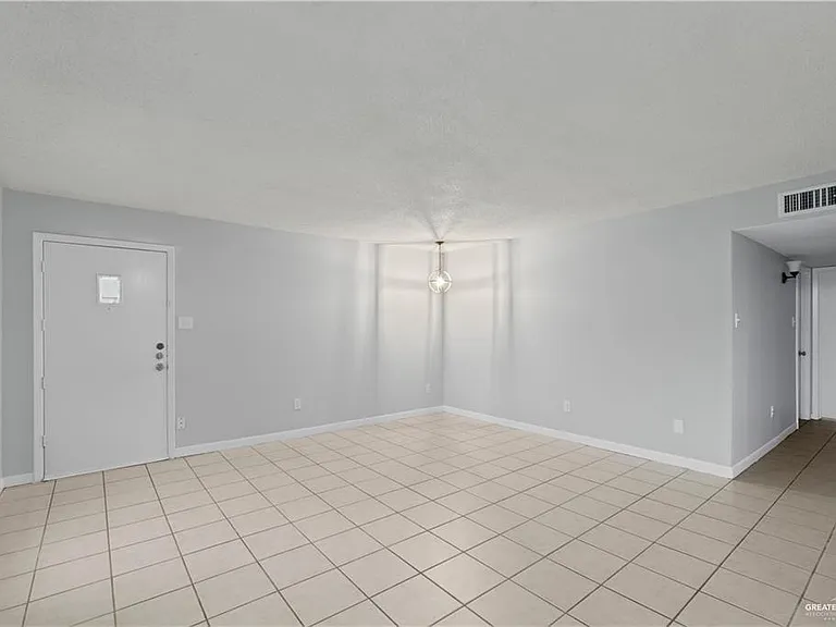 1701 W McIntyre St #3 — Photo 9