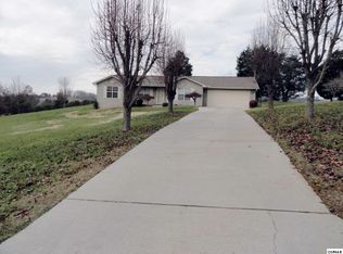 2836 Yarberry Edge Ln, Kodak, TN 37764