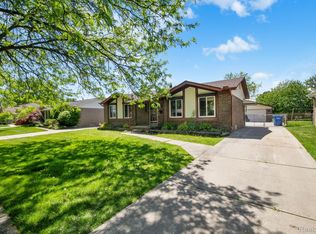 25679 Cloie Dr, Warren, MI 48089