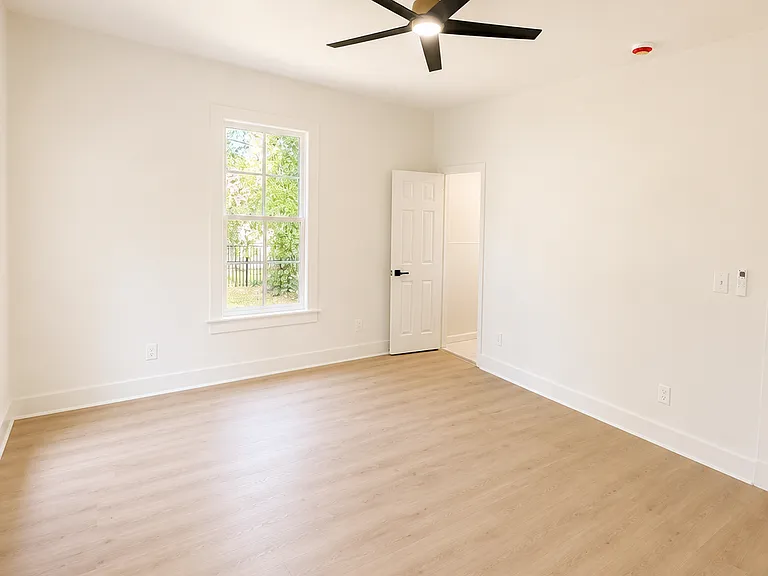 910 Highland Ave — Photo 26