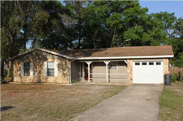 3 bed, 1168 sqft, $1,900 — Photo 1