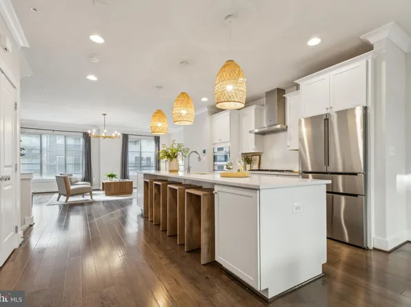 2883 Lowen Valley Rd, Alexandria, VA 22303