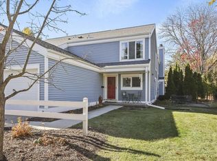 6 Bayberry Trl, Madison, WI 53717