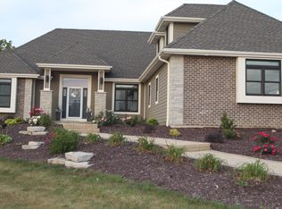 W268S7750 River Ridge Cir, Waukesha, WI 53149