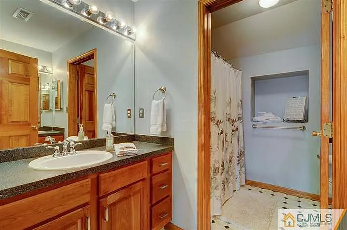34 Margaret Dr — Photo 24