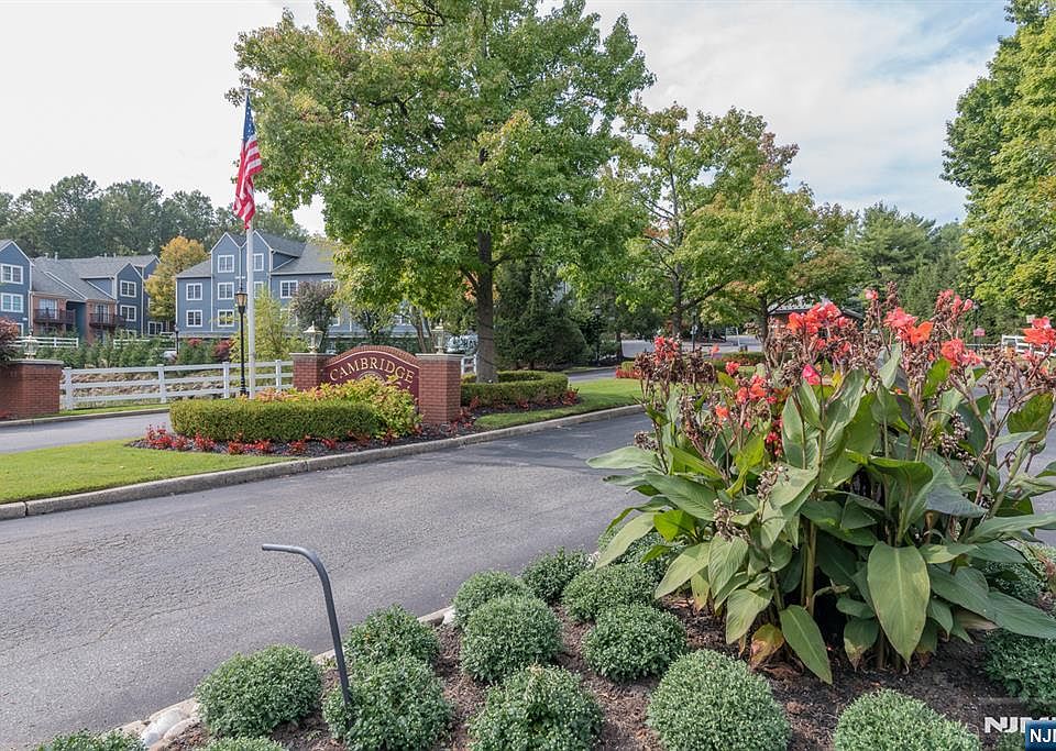 1st image of 351 Cambridge Dr