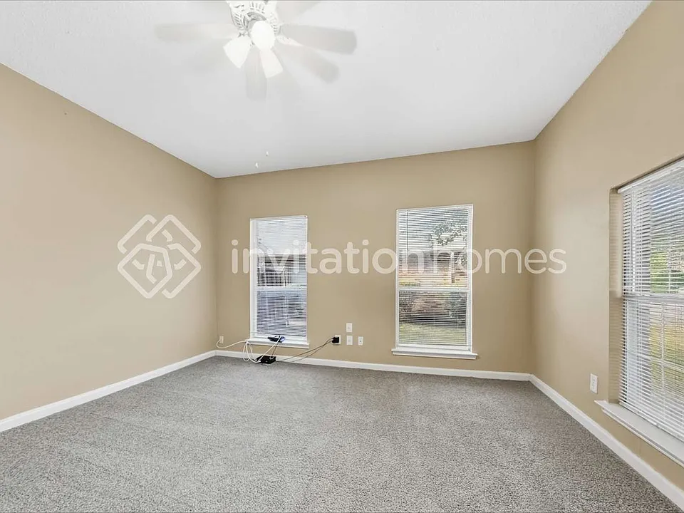 2110 Loretta Ln