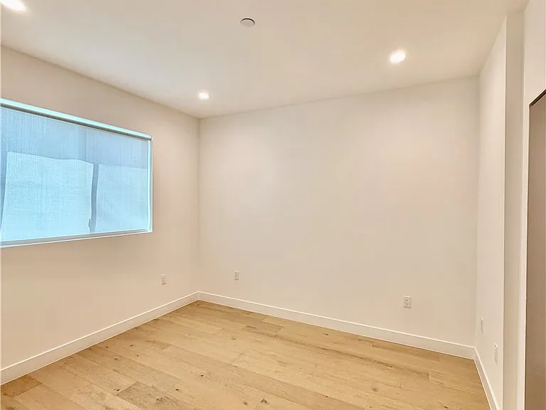 1123 S Shenandoah St #303 — Photo 11