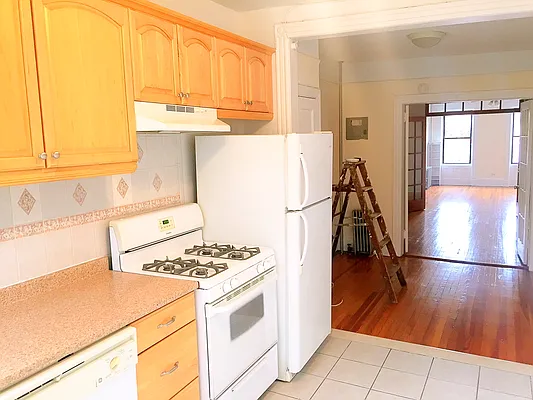 Rented by Rapid Realty Cobble Hill | media 20