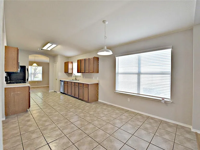 510 Golden Gate Dr — Photo 8