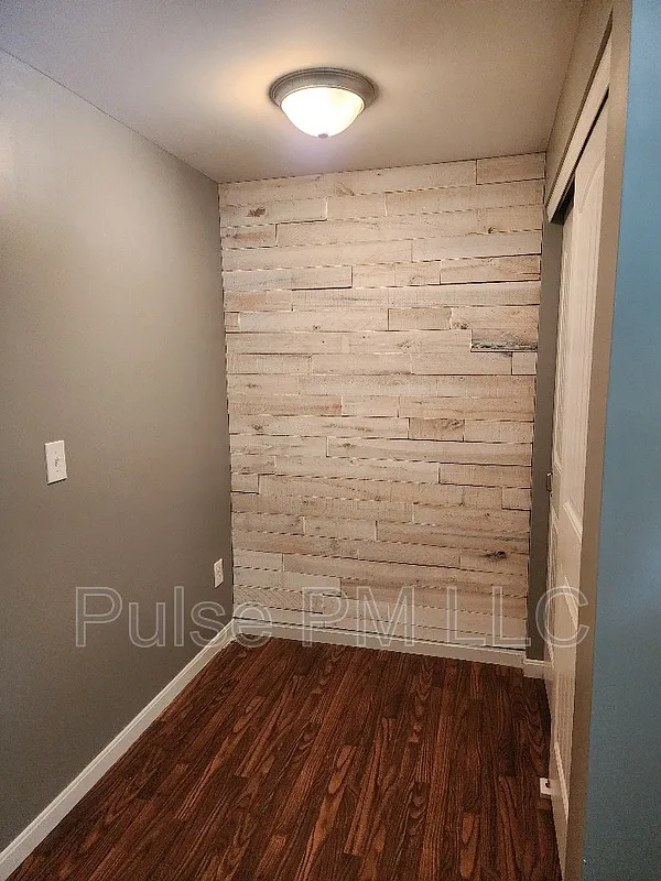3 bed, 2.5 bath, 1800 sqft, $2,200 — Photo 3