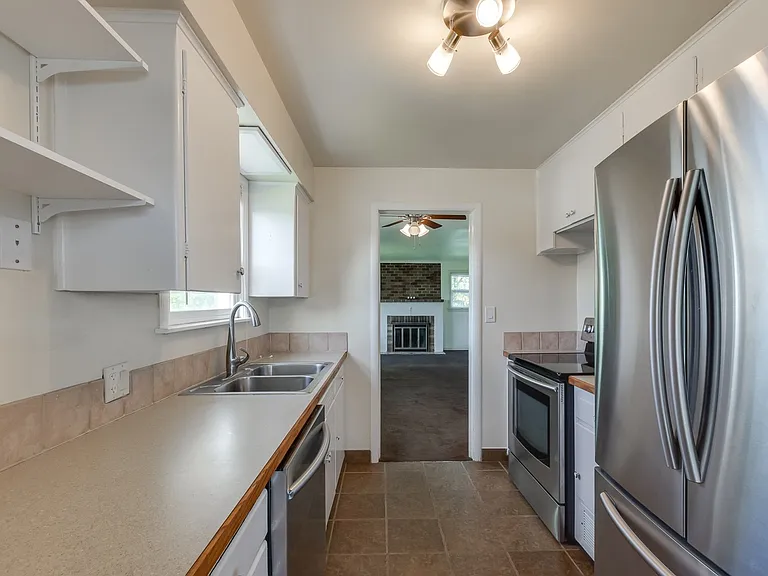 1504 W Kiernan Ave — Photo 4