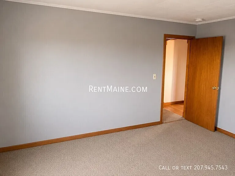 676 College Ave — Photo 18