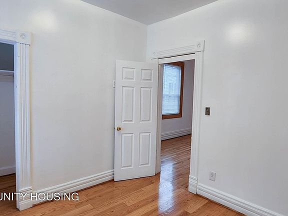 4th image of 2844 N Sacramento Ave Uppr 2