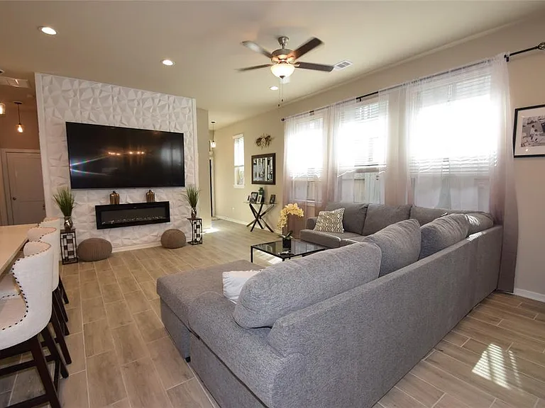 917 Crystal Bend Ln — Photo 8