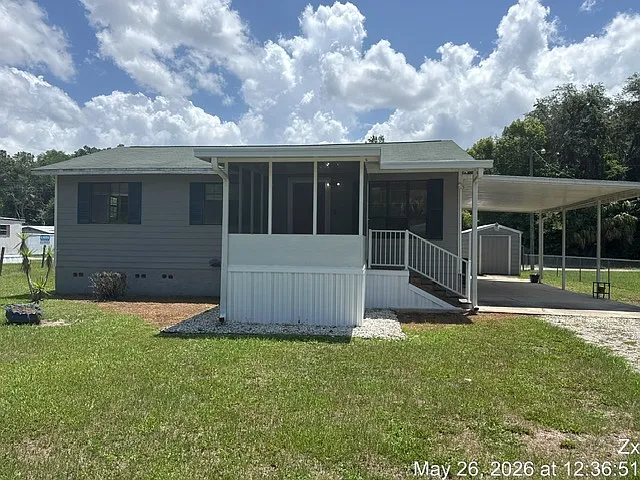 210 Pine St E — Photo 1