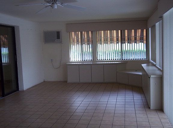 4th image of 8 Cloverdale Ct S