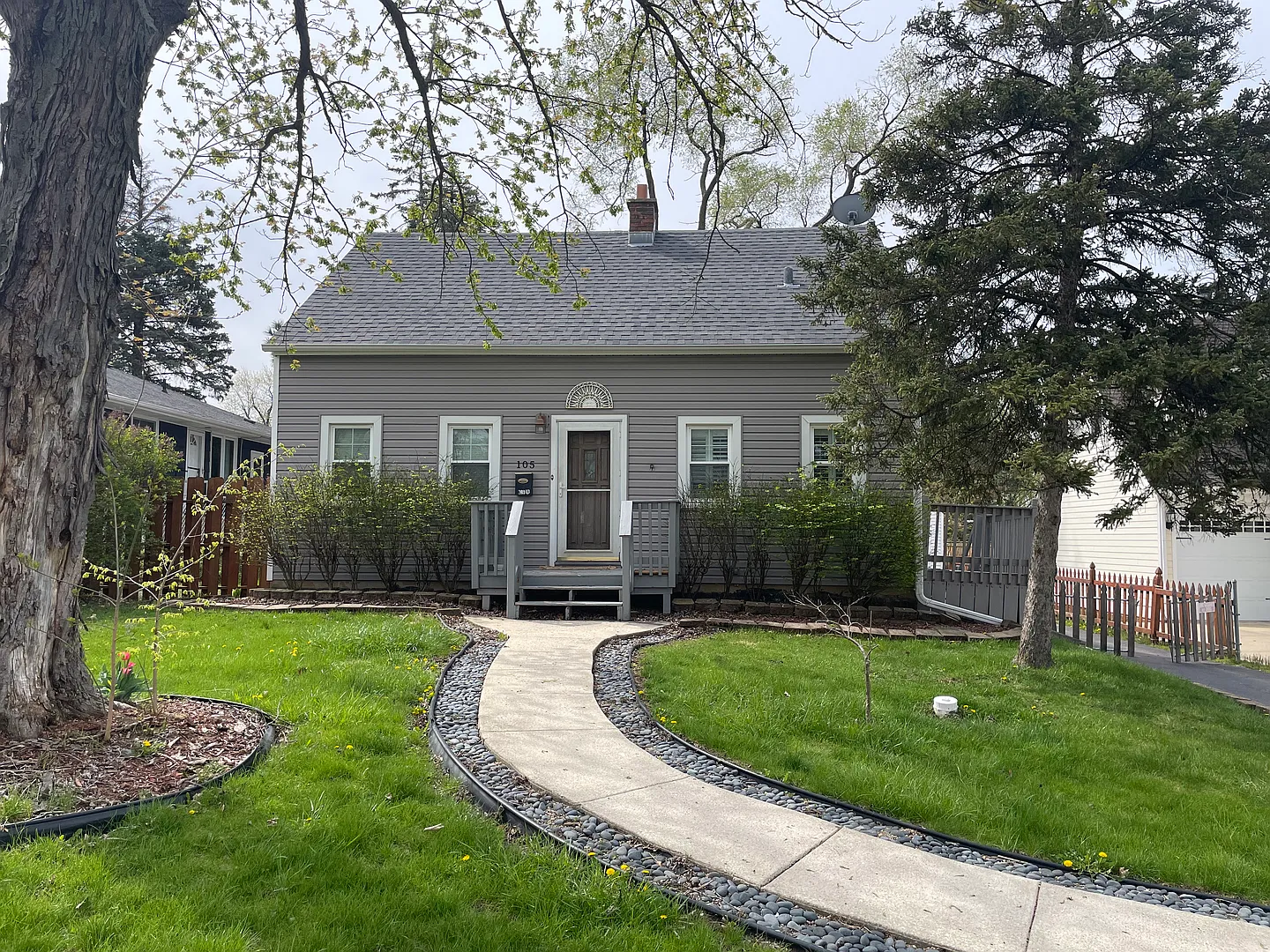105 4th St photo 1