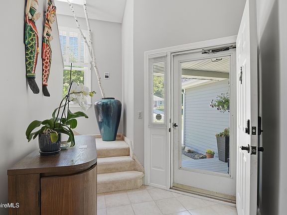 5th image of 24 Walden Ln