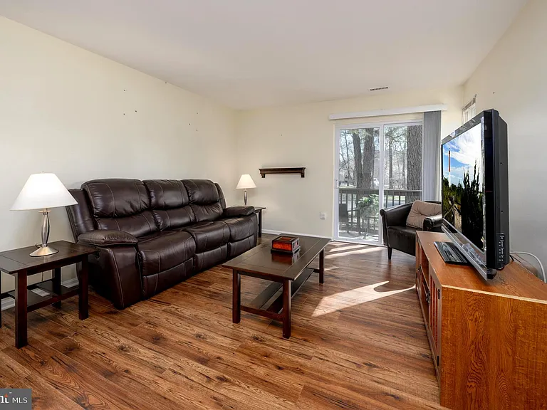 339 Woodlake Dr — Photo 7