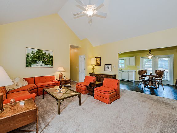 4th image of 701 Peregrine Ct